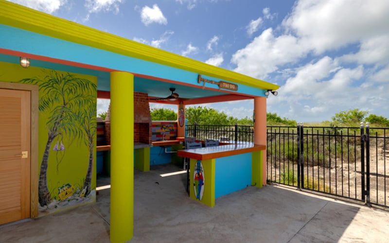 Pool bar / Grilling area / Bar stools