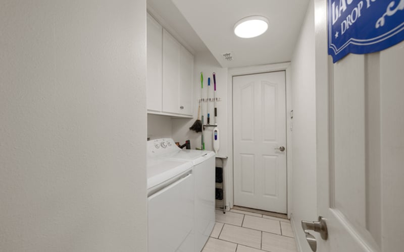 Laundry room / Full size washer and dryer