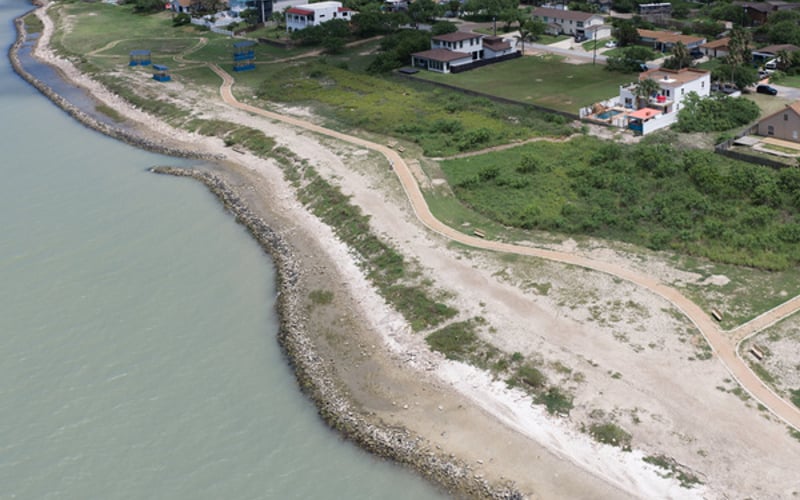 Bay access 250 ft from house