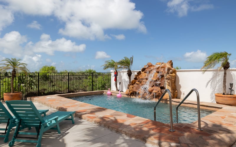 Pool deck / Waterfall / Lounge chairs