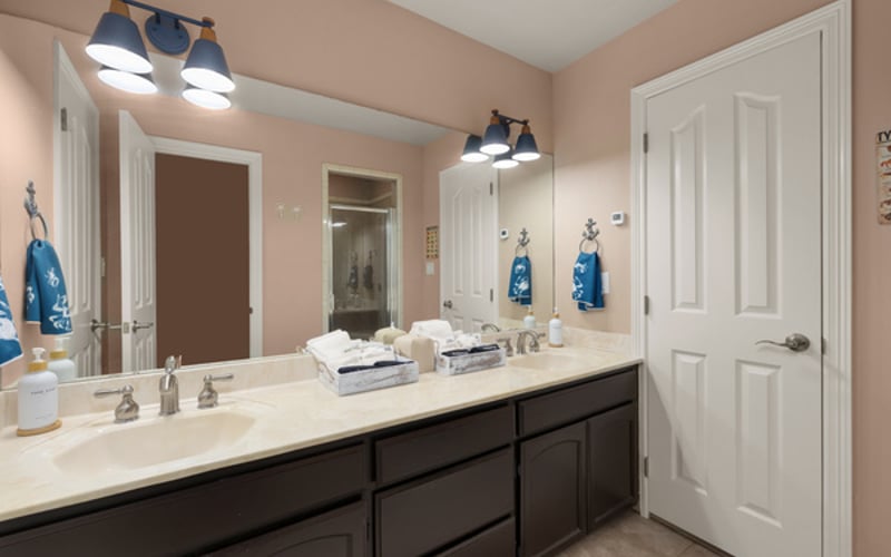Jack and Jill bathroom shared by the Heron and Great Egret Bedrooms
